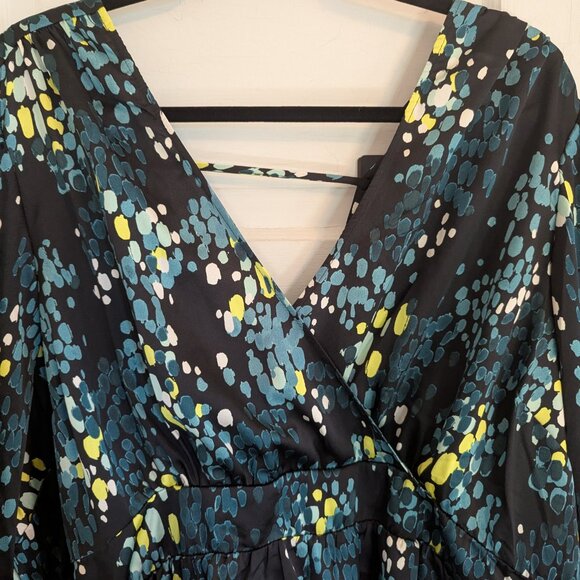 Torrid Satin Brushed Rain Dot Graphic Long Sleeve Top w/Cut-out Back - 4X/26 - Picture 3 of 11